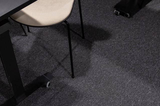 Delta Square 239927 Antracite Konferans Ovan Close